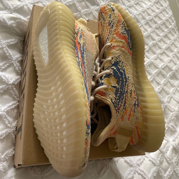 Yeezy Boost 350 V2 - Picture 3 of 3